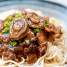 Load image into Gallery viewer, Noodles with thick sauce abalone and braised pork
